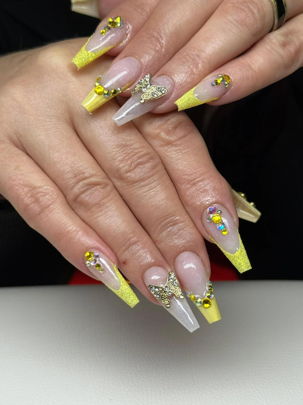 Kunstvolle Nägel bei Glow Essence Academy