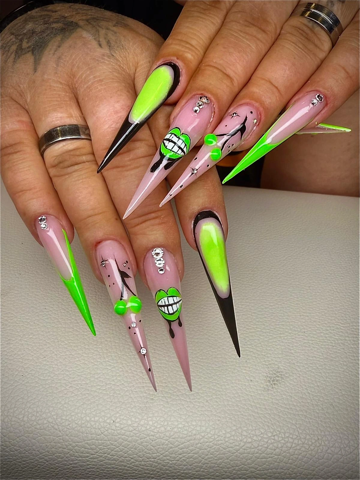 Schöne Nageldesigns - Glow Essence Academy