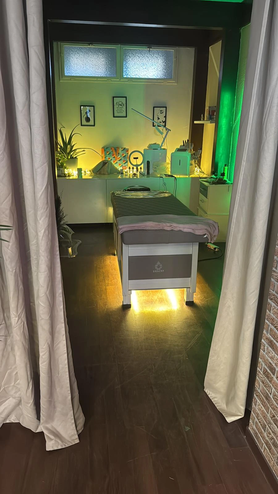 Perfekte Nägel bei Glow Essence Academy