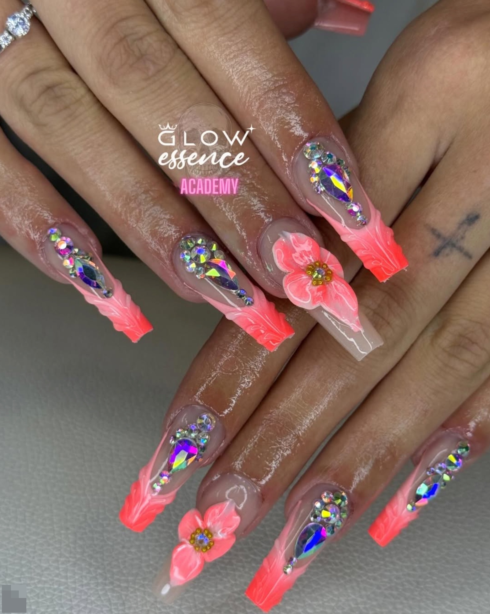 Elegante Gelnägel bei Glow Essence Academy Reichenbach