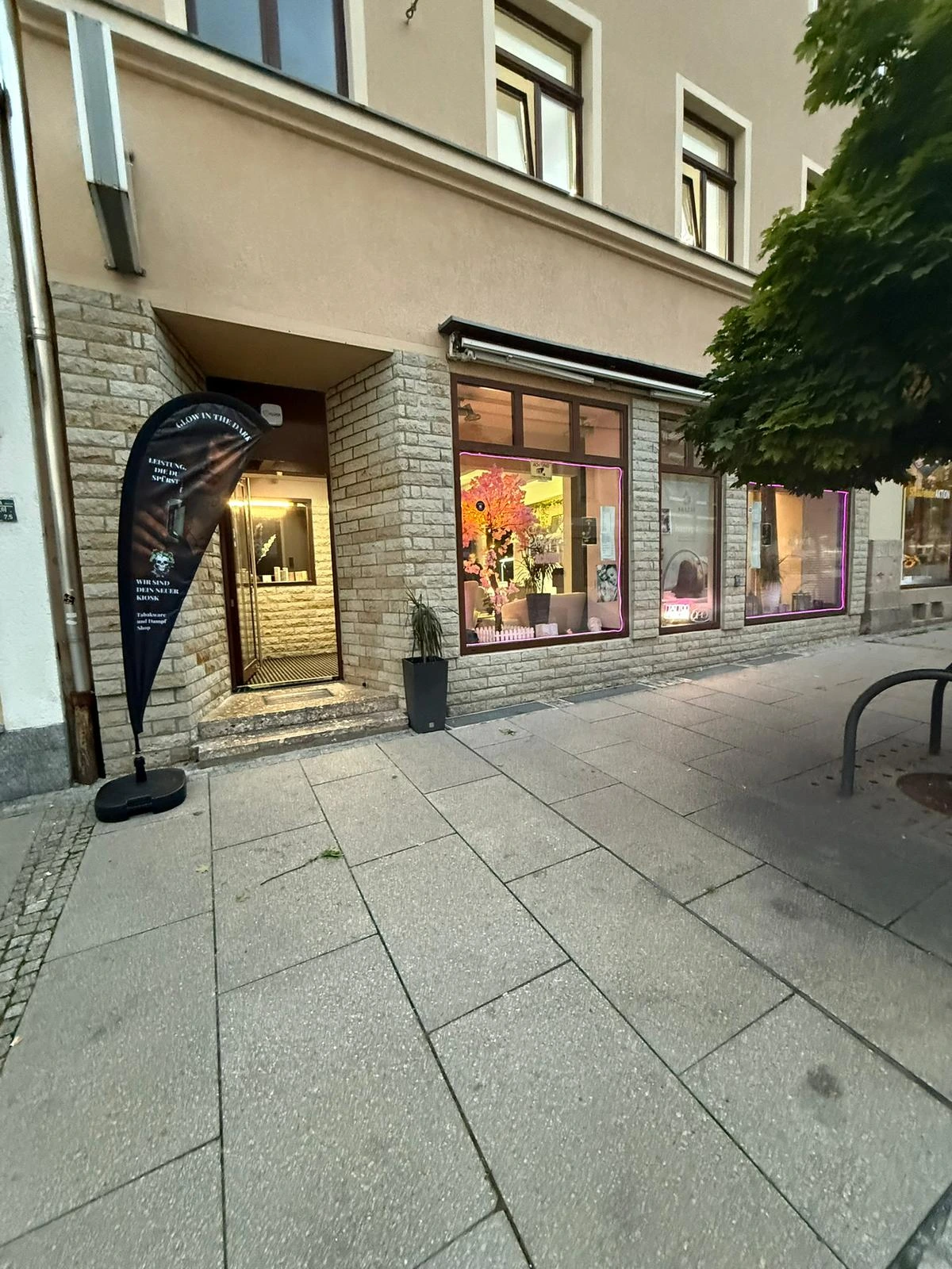 Modernes Salondesign - Glow Essence Academy